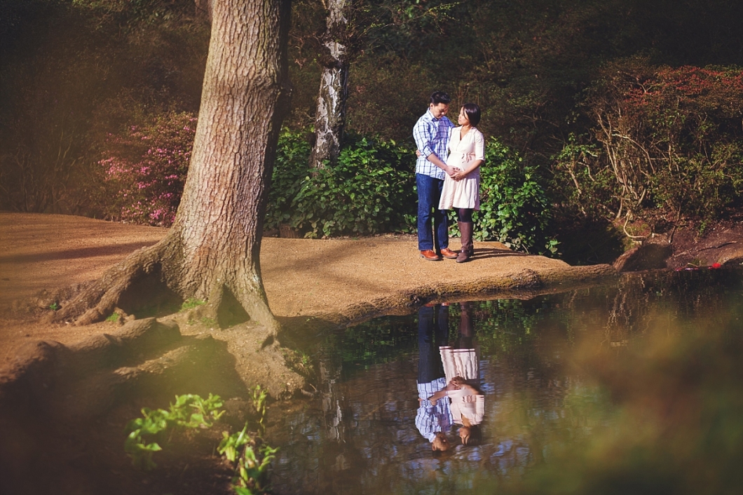 Beautiful Sunny Pregnancy Photography session in Richmond Park London